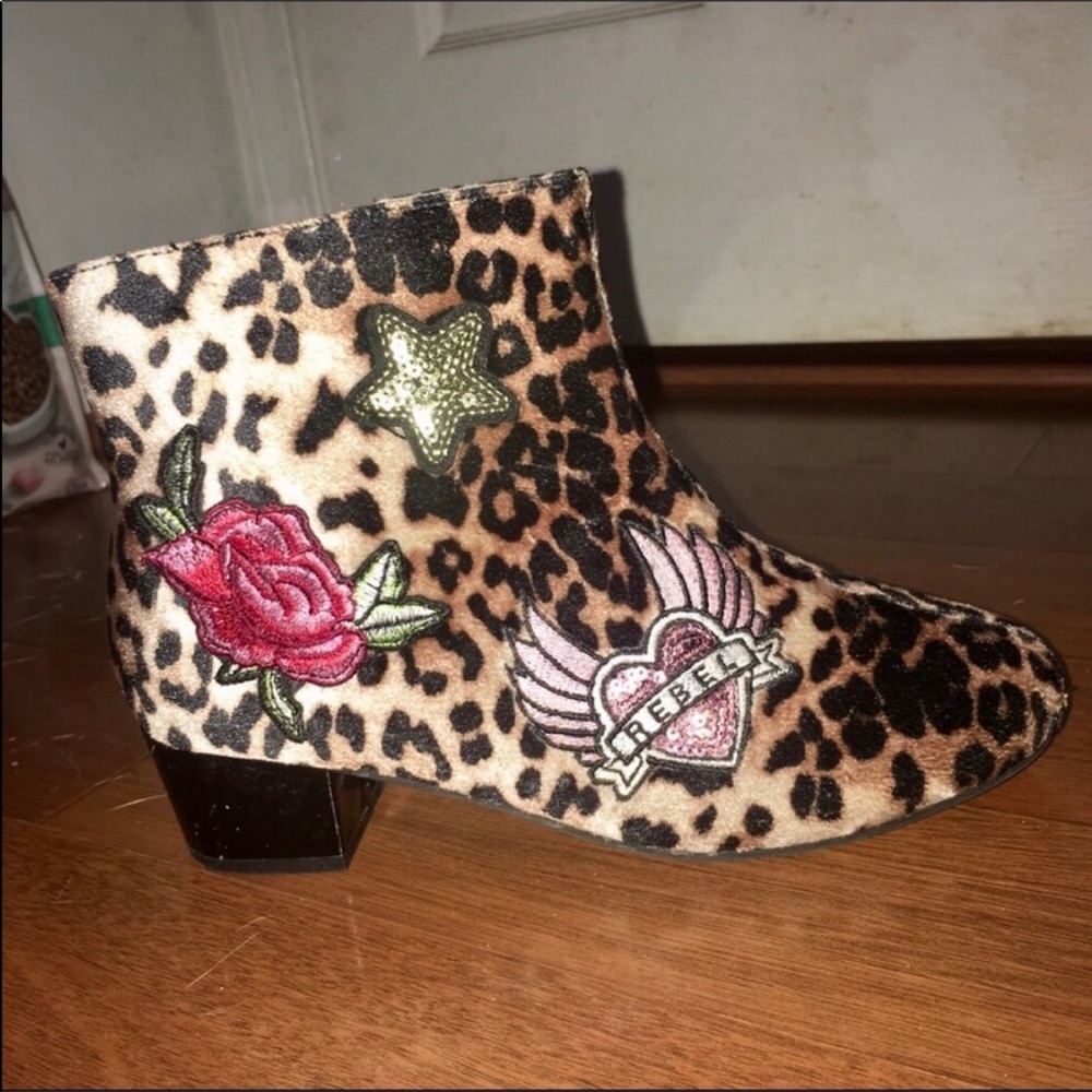 Adorable fashion boots